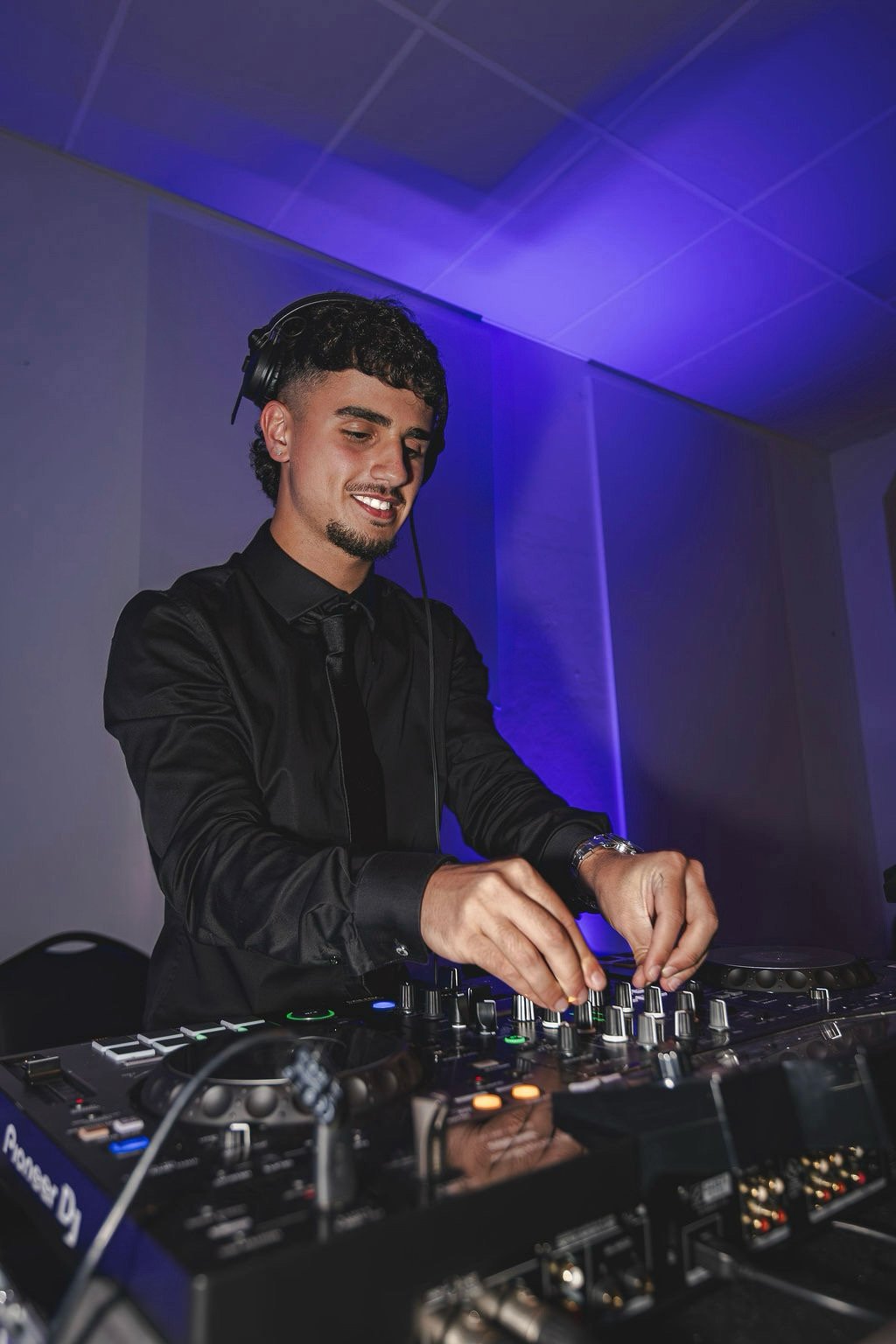 Professional DJ hire for Sydney parties - On Scene Events